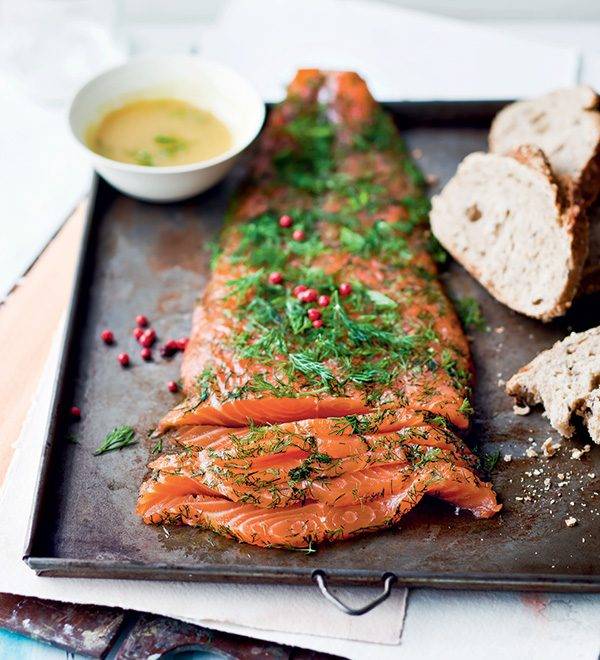 le saumon gravlax, houmous de haricots blancs et son huile de homard